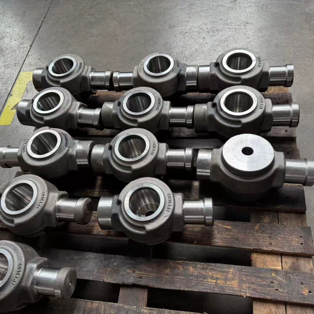 Low torque lubricated API 6A Plug Valve with forged alloy steel body